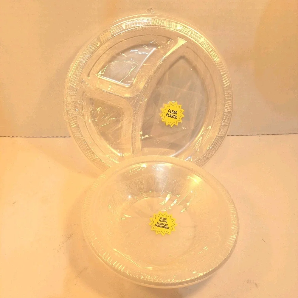 Set of Disposable Clear Plastic Sectioned Dinner Plates (x7) and Bowls (x6)